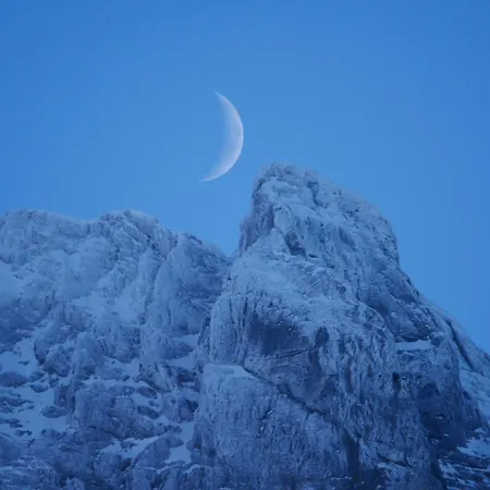 Youth Хостел *